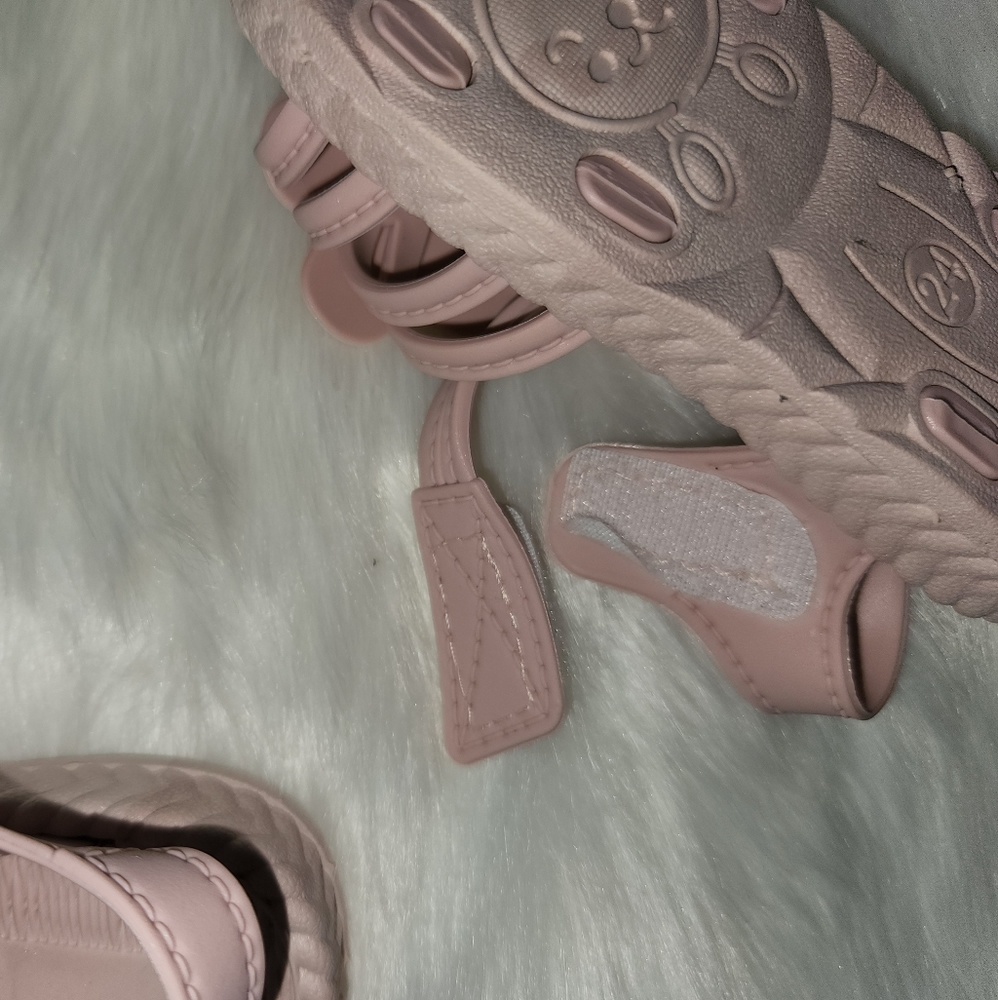 NWOT !! TODDLER SANDALS - Picture 5 of 7